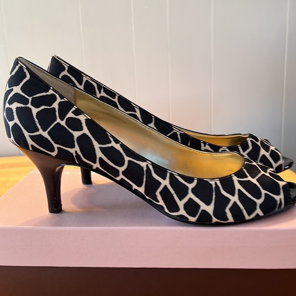 Bandolino Giraffe Print peep toe heels size 9 1/2 - Picture 2 of 5